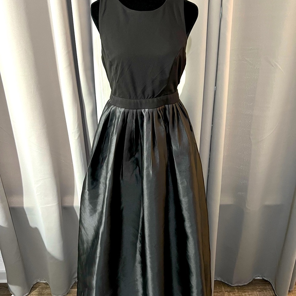 Windsor Black Floor Length Gown - Size 10